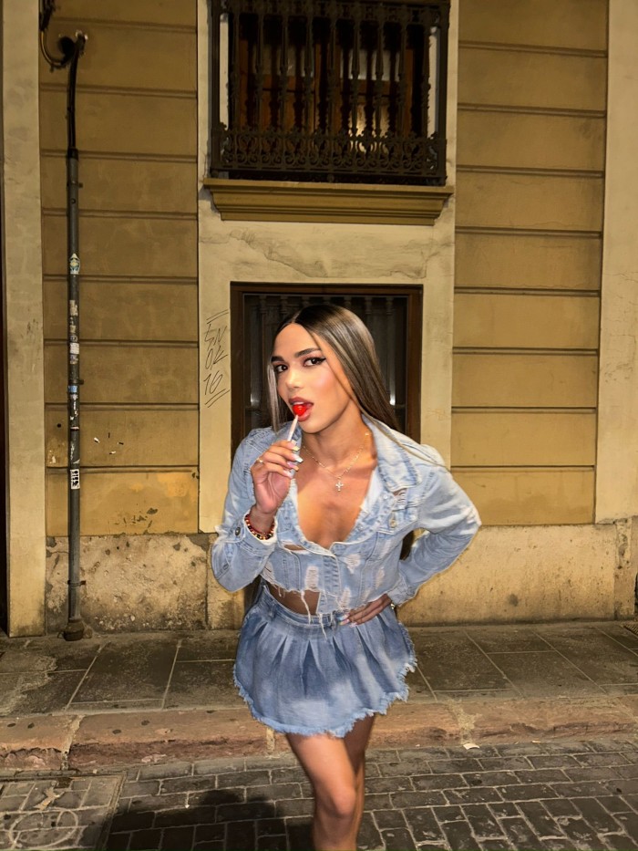 TRANS JOVENCITA COMPLACIENTE FIESTERA A TOPE