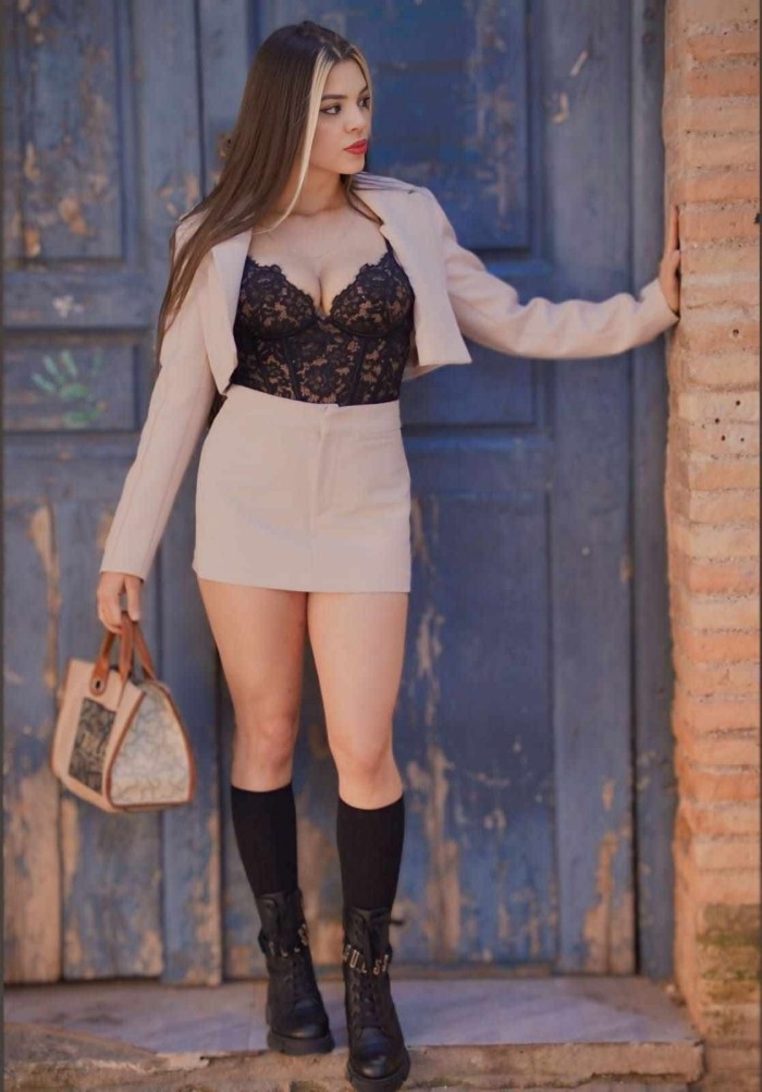 DISPUESTA ENTREGADA LUJURIOSA CACHONDA EXQUISITA