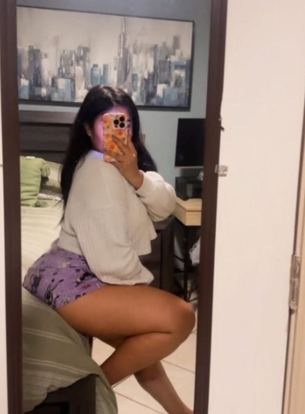 Latina morbosilla y cariñosa