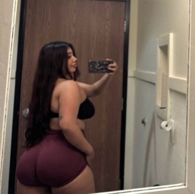 Latina morbosilla y cariñosa