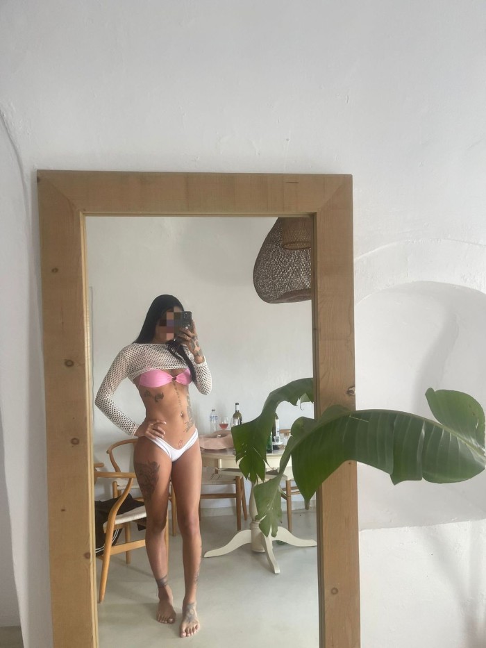 CLOET MORENA TAUTUADA NUEVA EN LA ZONA