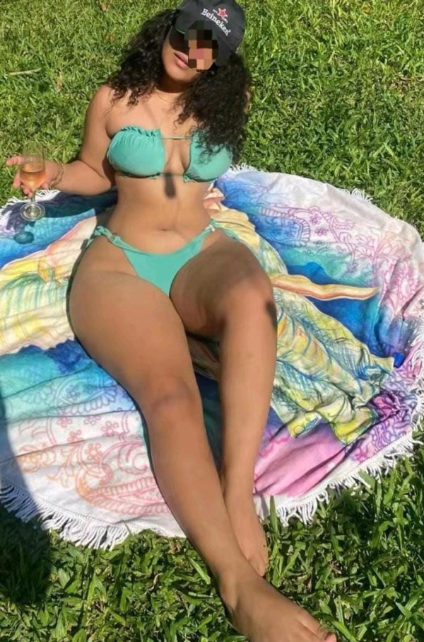 CHICA HERMOSA FIESTERA…ENCANTADORA Y COMPLACIENTE