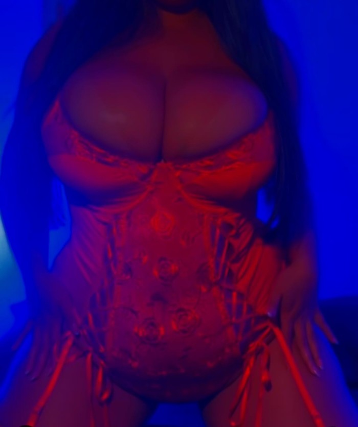 Tu Diosa de Ébano para tus FANTASÍAS