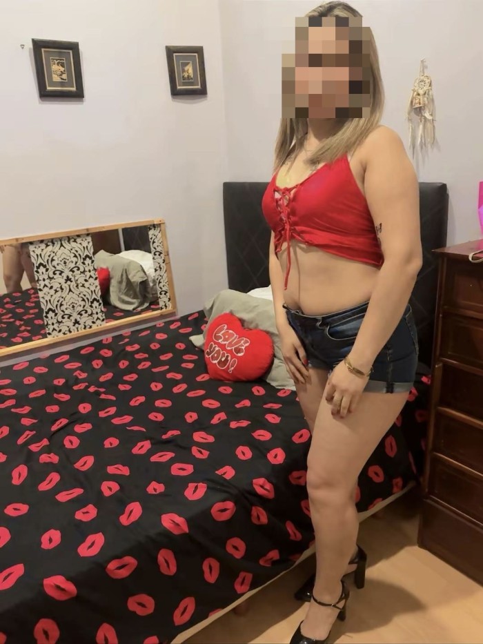 Latina muy caliente rubia jovencita – Tres Olivos