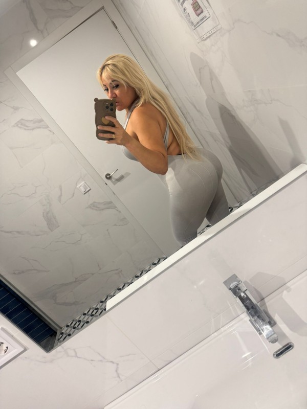 SOY SOFIA MUJER DOMINANTE ARRECHA CON SITIO