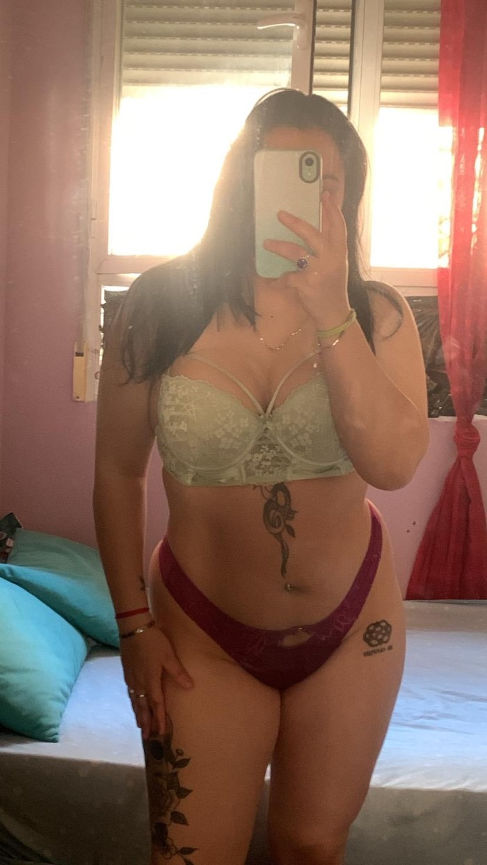 Jovencita muy caliente adicta al sexo- Usera