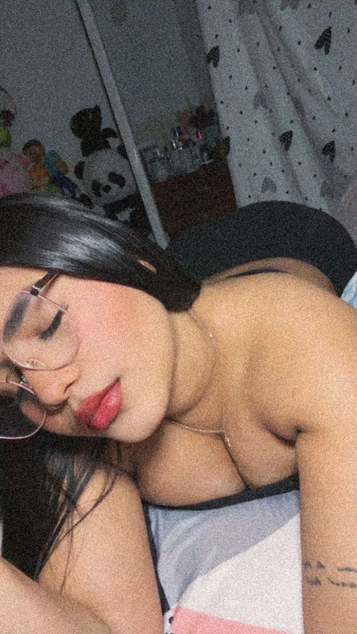 CATA  VENEZOLANA CON CURVAS TE ESPERA EN IBIZA