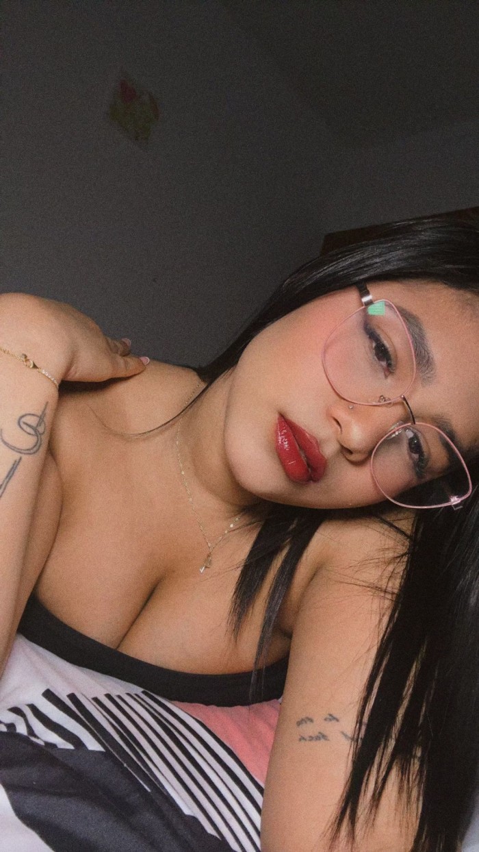 CATA  VENEZOLANA CON CURVAS TE ESPERA EN IBIZA