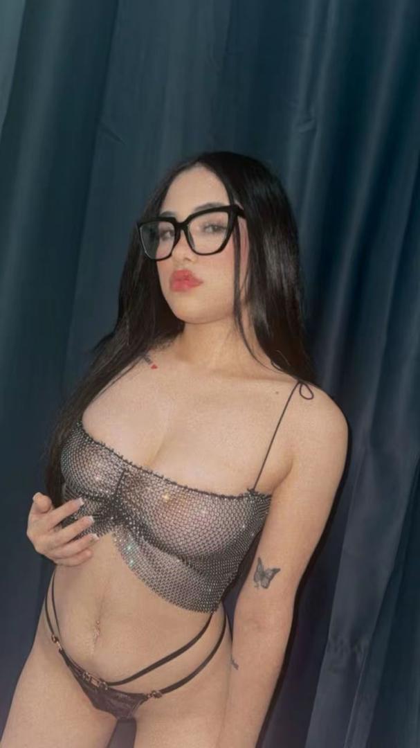 CATA VENEZOLANA CON CURVAS TE ESPERA EN IBIZA