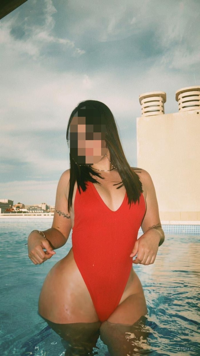 EN TORRE DEL MAR ZOE JOVENCITA MUY CALIENTE PARA TI