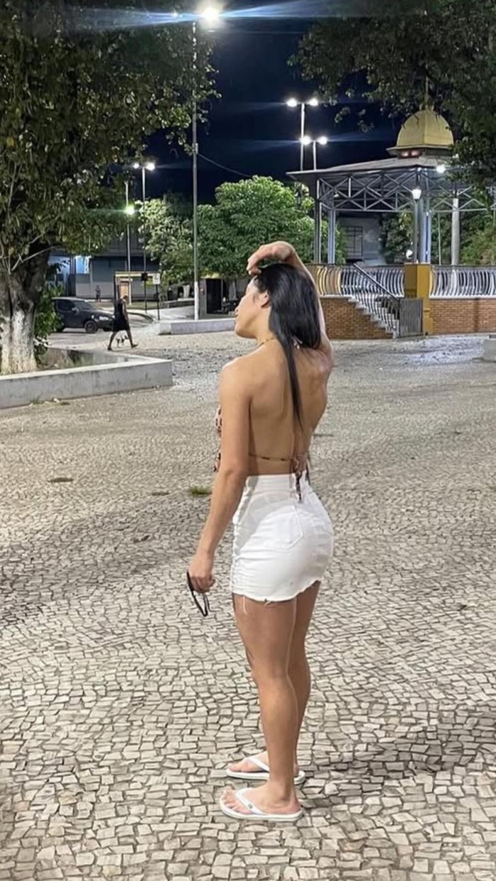 DIOSA DEL PLACER COMPLACIENTE EN LA FERIA