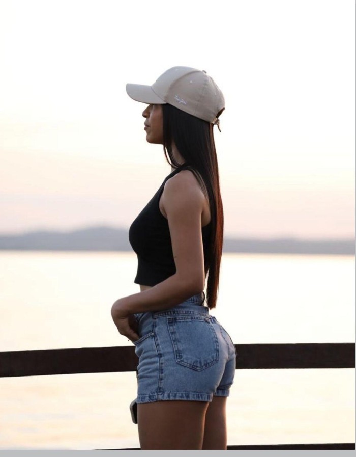 DIOSA DEL PLACER COMPLACIENTE EN LA FERIA