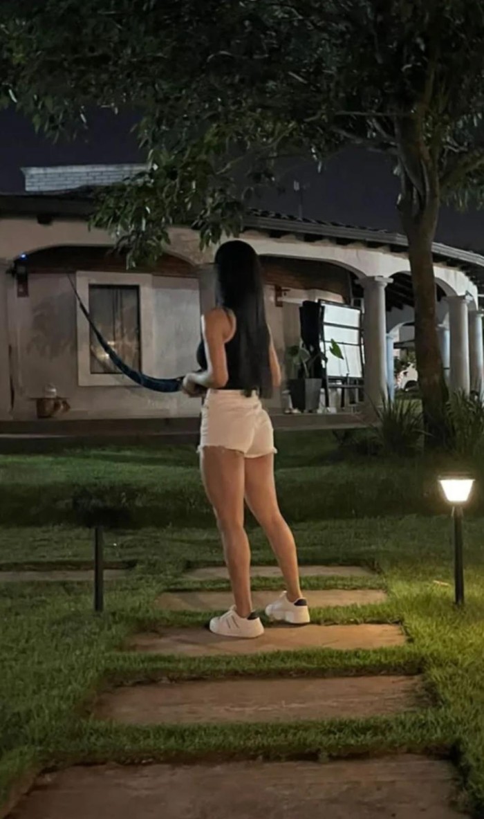 DIOSA DEL PLACER COMPLACIENTE EN LA FERIA