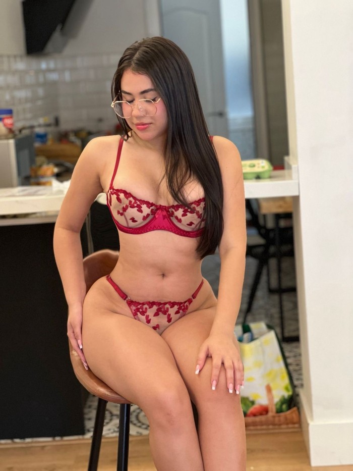 Preciosa colombiana teen jovencita en Bilbao
