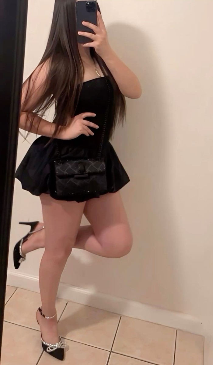 Karla jovencita latina delgada rubia