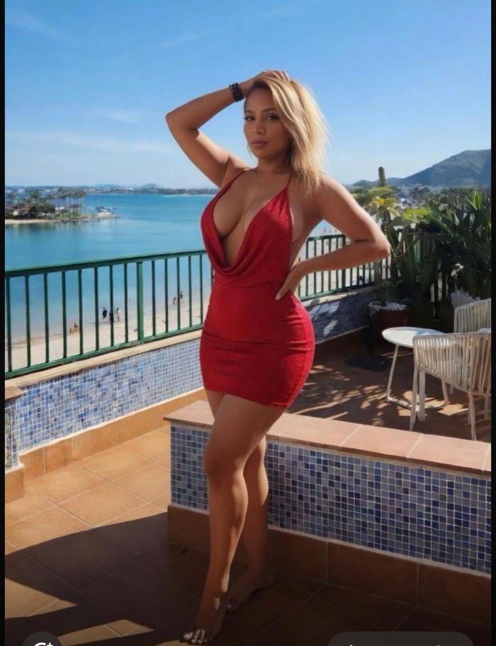 Rubia super implicada fiestera y morbosa