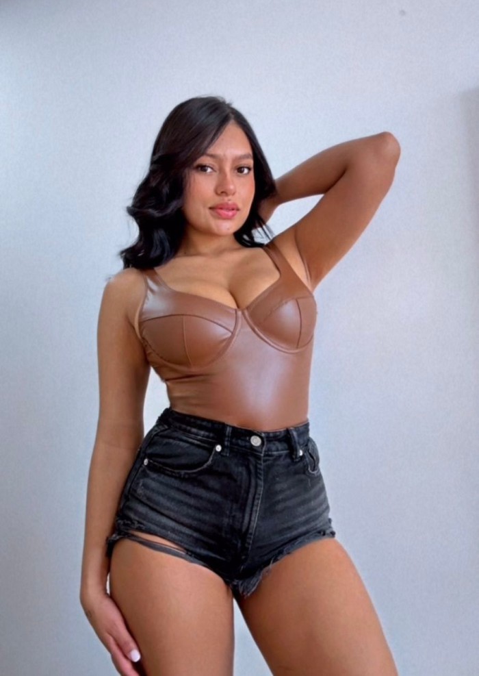 Tatiana chica sexy y cañera disponible en Murcia