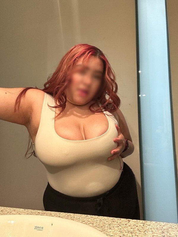 Cachonda con buenas curvas