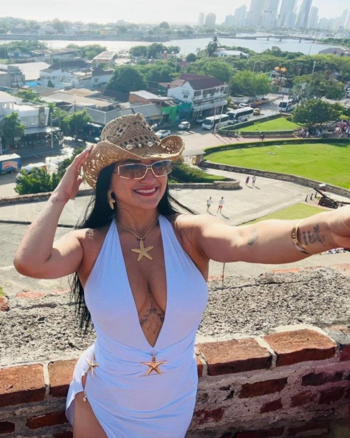 Colombiana 23 años en Huelva 24h fiesta y salidas