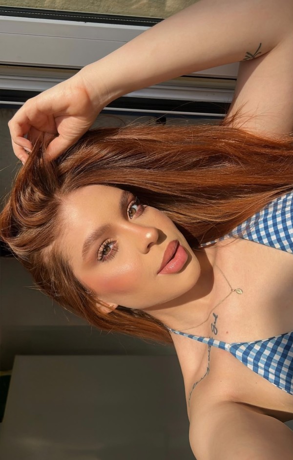 Chica dulce atrevida y muy divertida