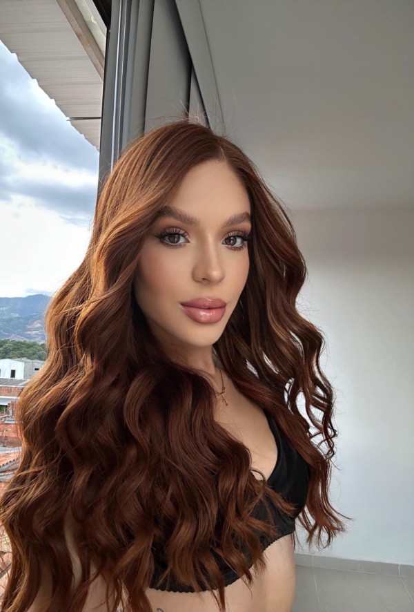 Chica dulce atrevida y muy divertida