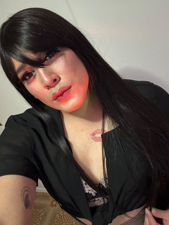 Jovencita muy femenina y cariñosa apasionada, sexy