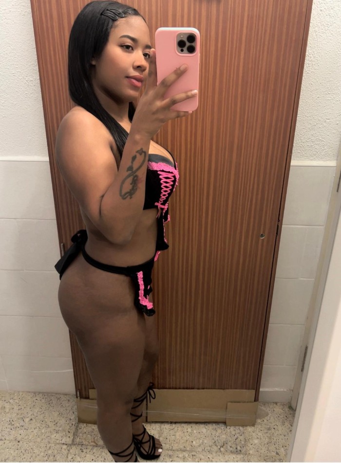 BELLA COLOMBIANA MUY CAUTIVADORA