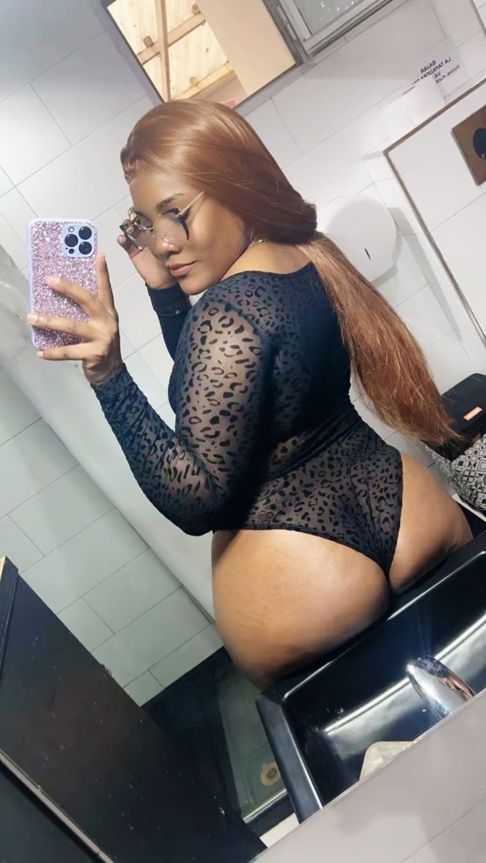 Escort vip negrita muy sexy en Alzira