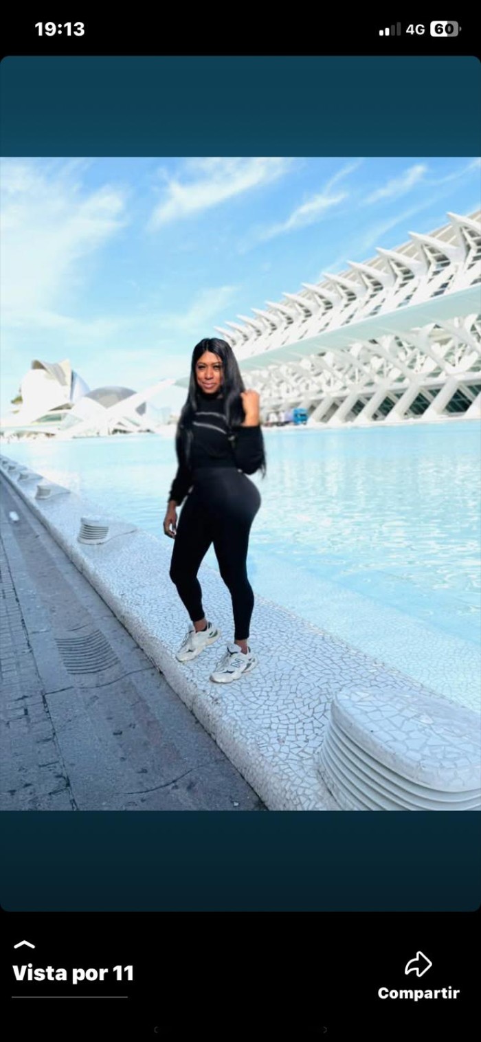 UNA MULATA CON EL COÑO MUY CALIENTE