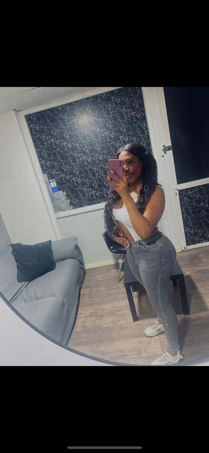 UNA MULATA CON EL COÑO MUY CALIENTE