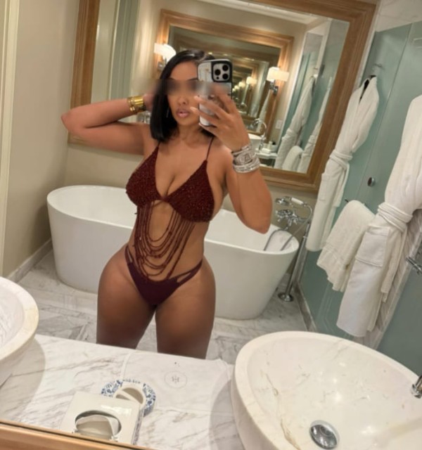 TRATO DE NOVIOS SUPER MAMADA Y FIESTERA