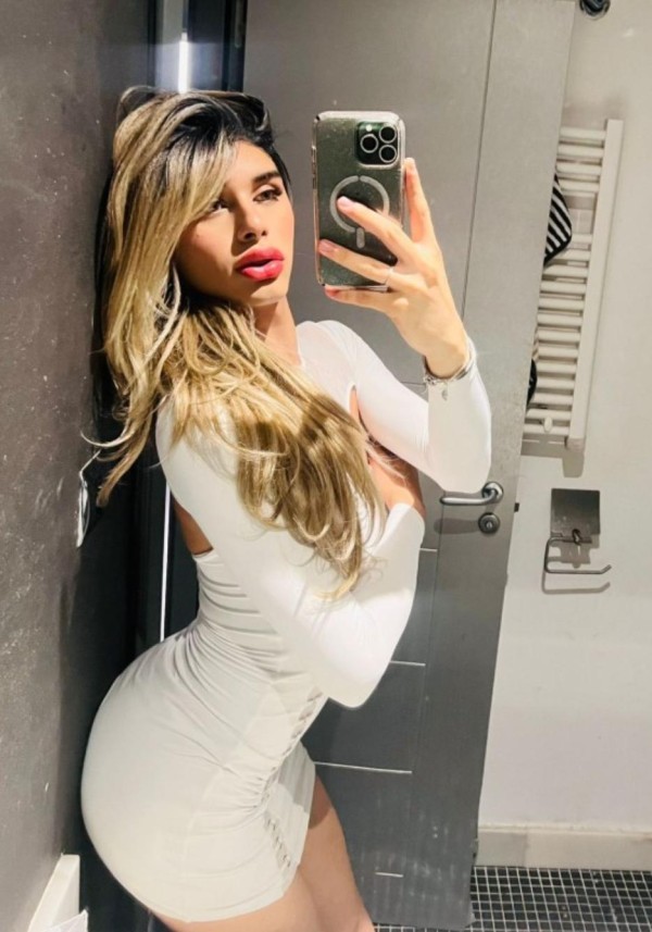 NOVEDAD TRANS MUY JOVENCITA Y FEMENINA ARDIENTE