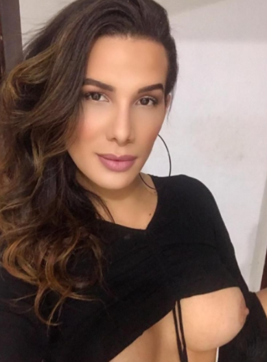CHICA TRANS CACHONDA ENTREGADA SIN LIMITES INQUIETA IMPLICADA