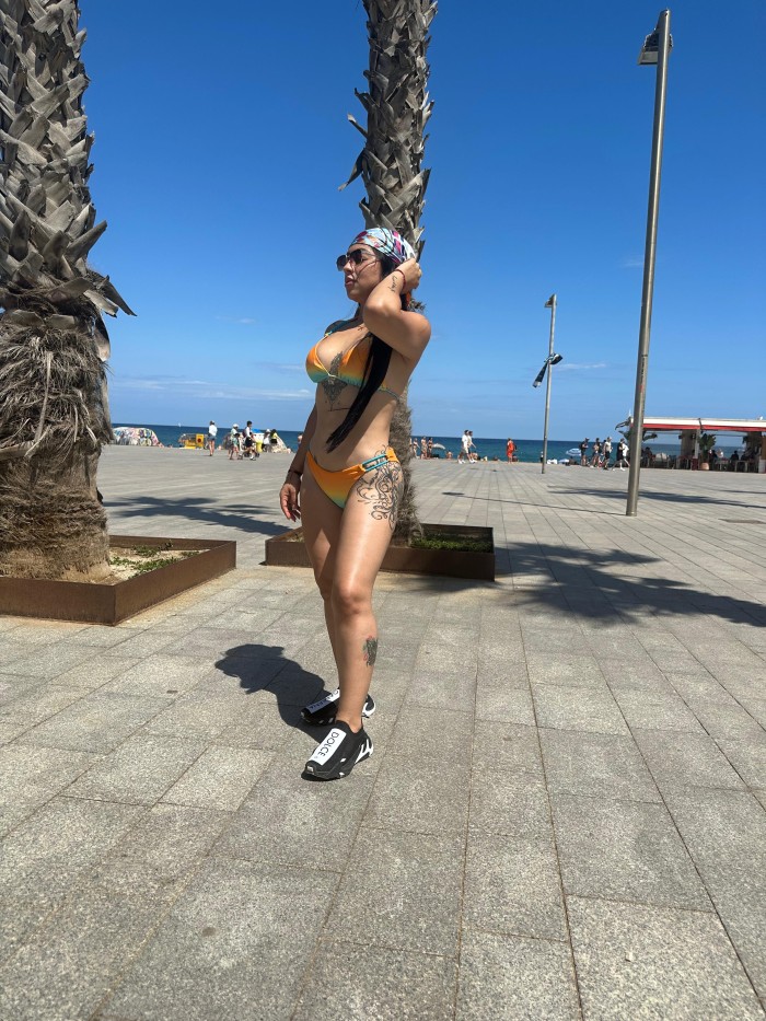 bella enfermera con tetas y coño curativo