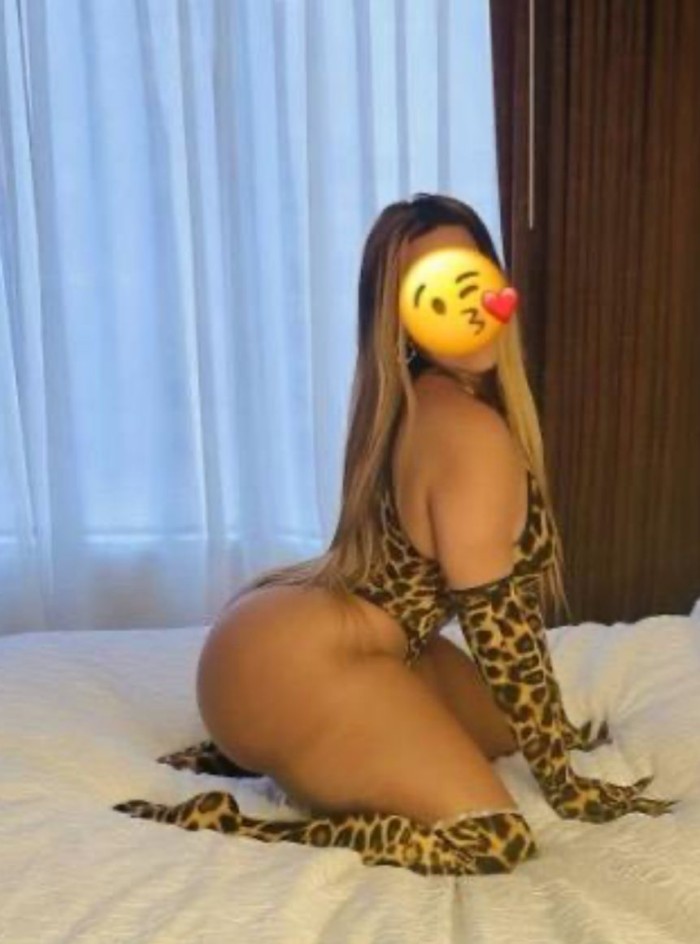 Muy sexi en la cama fiestera 24 horas