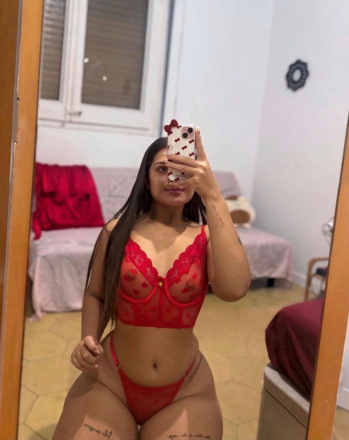 ADRIANA CURVY CON CULO GRANDE