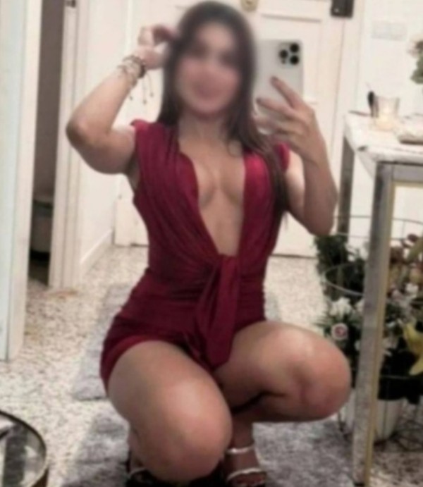Estupenda hermosa Linda Latina toda una fantasia lujuria y putona llámame
