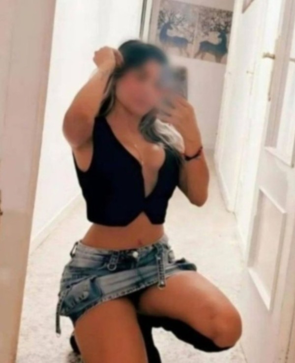Estupenda hermosa Linda Latina toda una fantasia lujuria y putona llámame