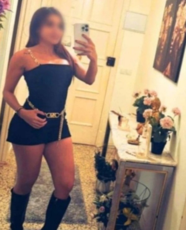 Estupenda hermosa Linda Latina toda una fantasia lujuria y putona llámame