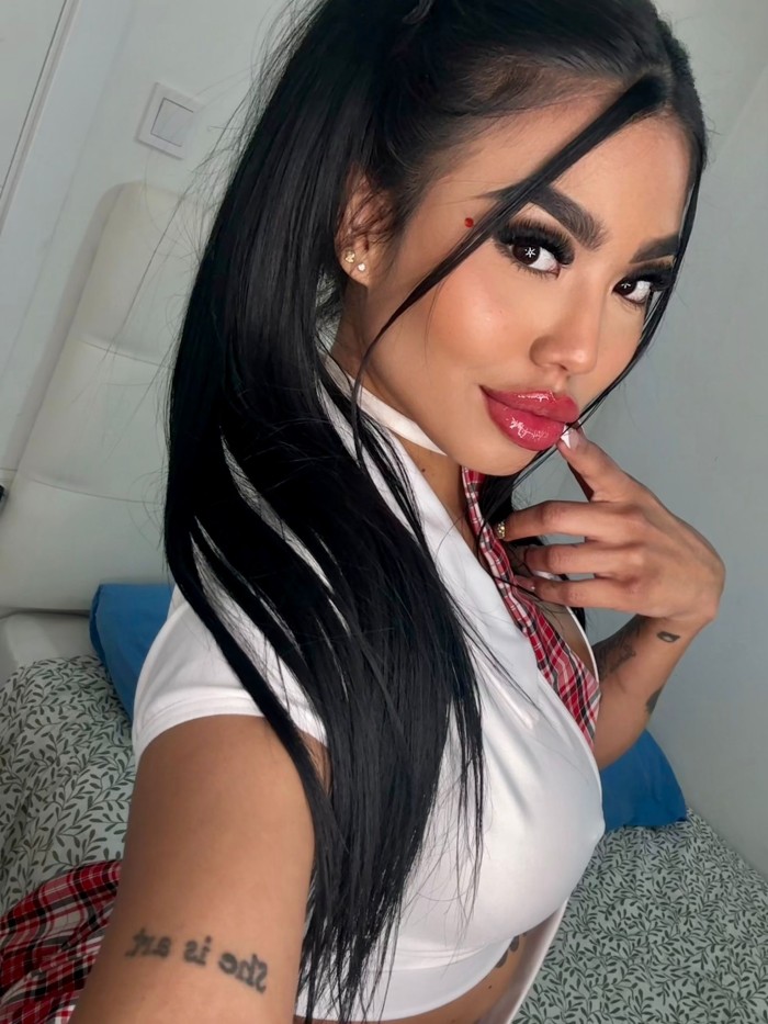 HERMOSA Y MUY TRAVIESA NUEVA EN MARBELLA