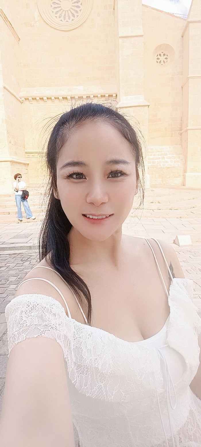 XIAO RON RECIÉN LLEGADA, ORIENTAL MUY CALIENTE Y EXCLUSIVA – FOTOS REALES