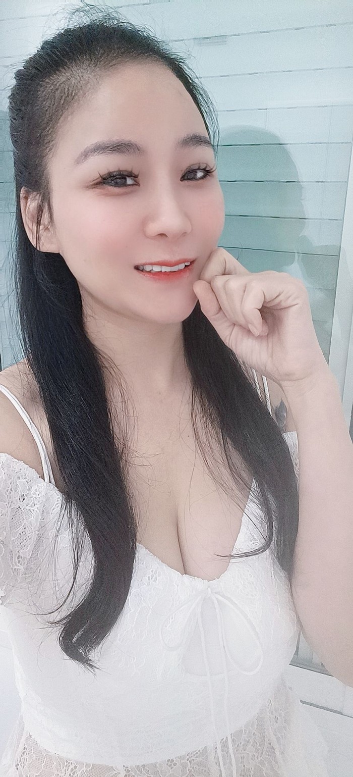 XIAO RON RECIÉN LLEGADA, ORIENTAL MUY CALIENTE Y EXCLUSIVA – FOTOS REALES