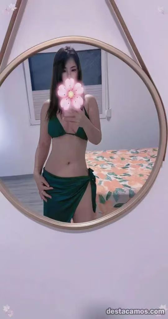 EMI JOVEN ASIÁTICA, ORIENTAL SUMISA Y LASCIVA