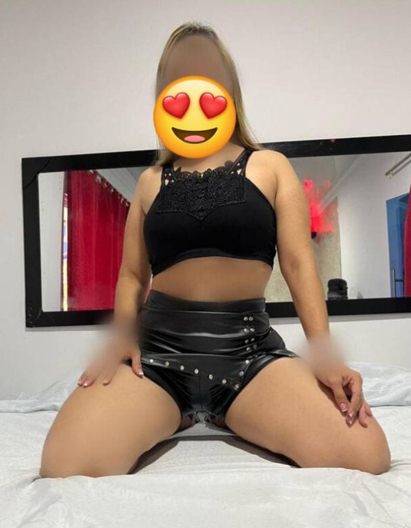 EN VIGO.. UNA RUBIA GUAPA .. MUY ARDIENTE, LLAMAME