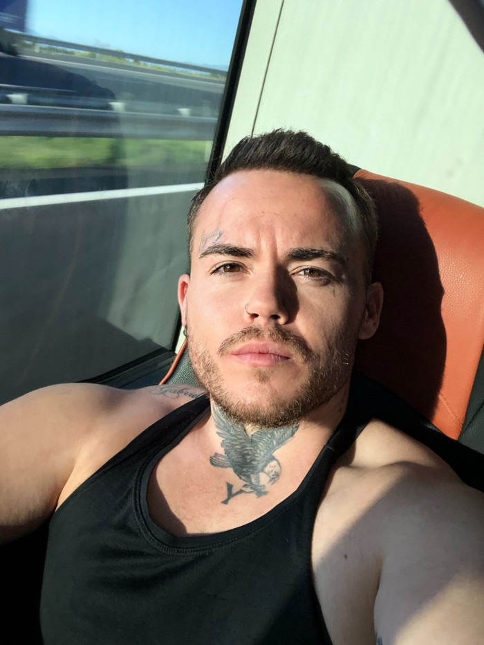 Hugo Chico trans elegante y discreto en Madrid