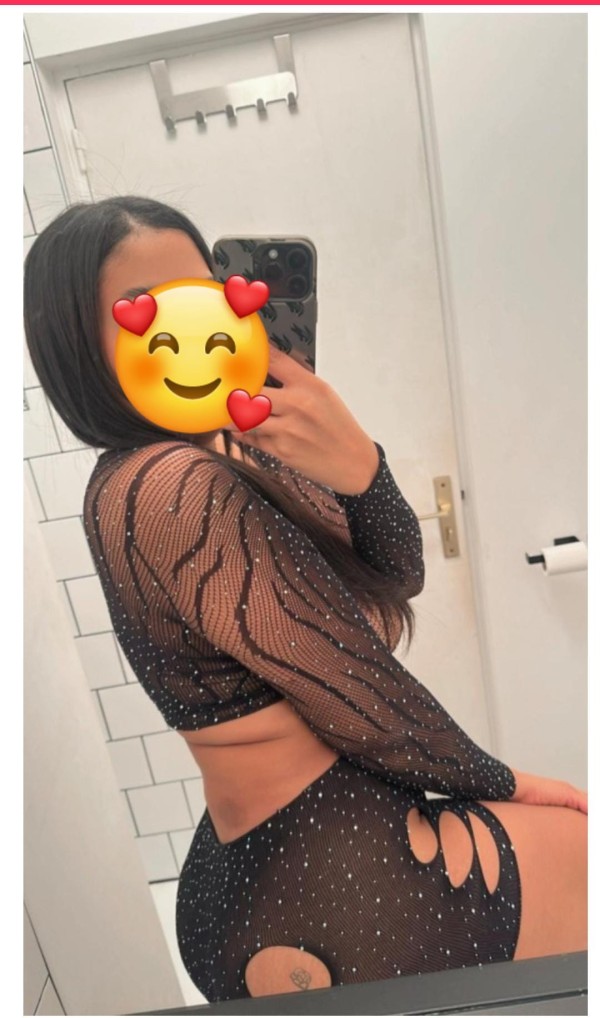 MORENITA  JOVEN Y MUY GUAPA ..ESPERANDO POR TI