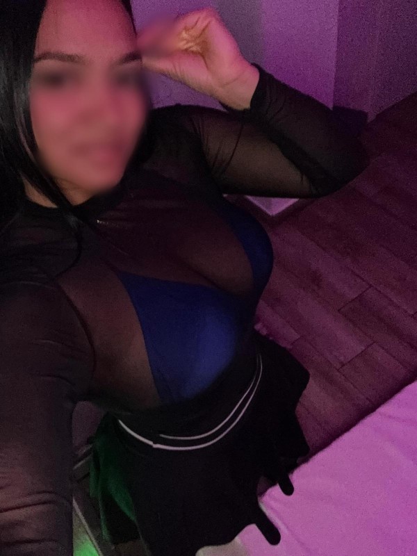 DELICIOSA ENTREGADA EXQUISITA ANSIOSA DE PLACER