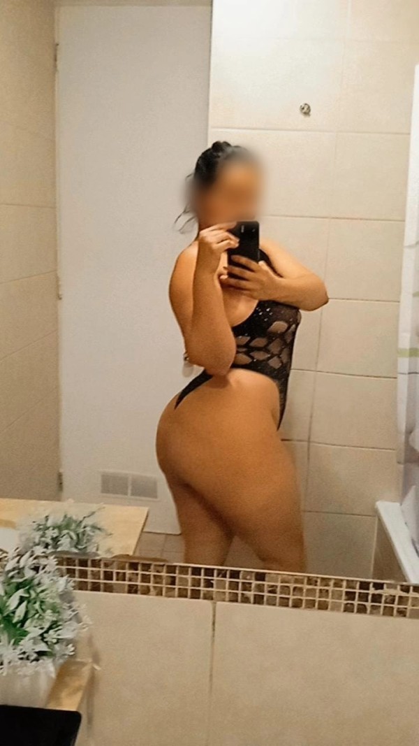 VEN Y FLIPAS CON ESTA LATINA JUGUETONA SESUAL