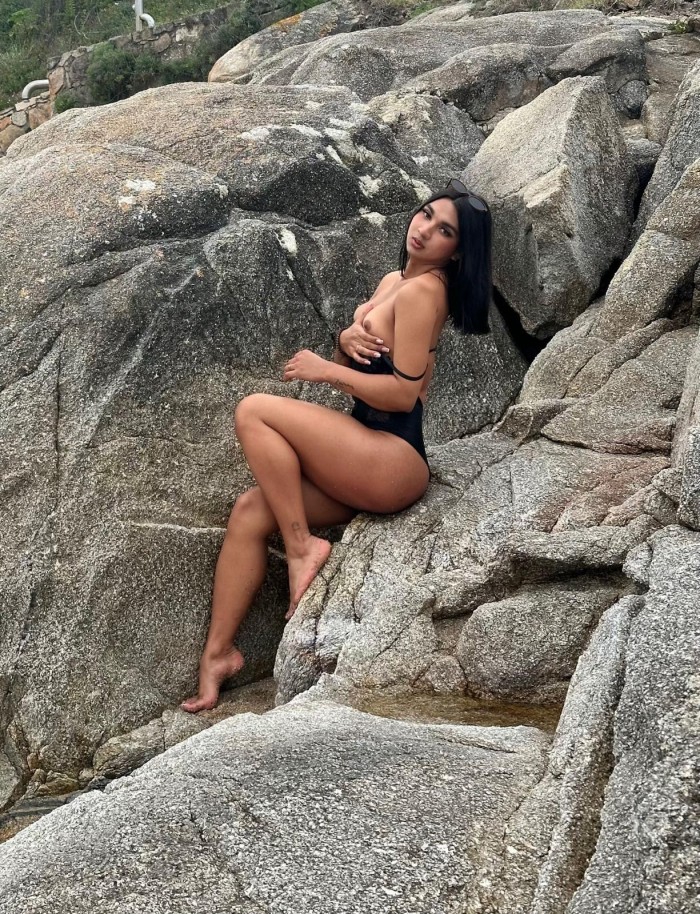 Chica trans joven morbosa viciosa y muy juguetóna