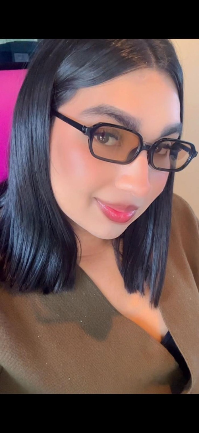 Chica trans joven morbosa viciosa y muy juguetóna